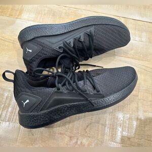 Puma women’s black NRGY soft foam sneaker tennis shoes